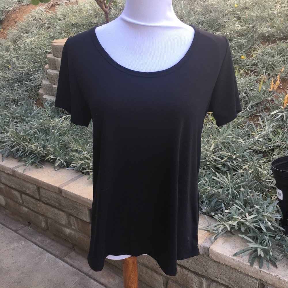 Black Lularoe classic tee nwot